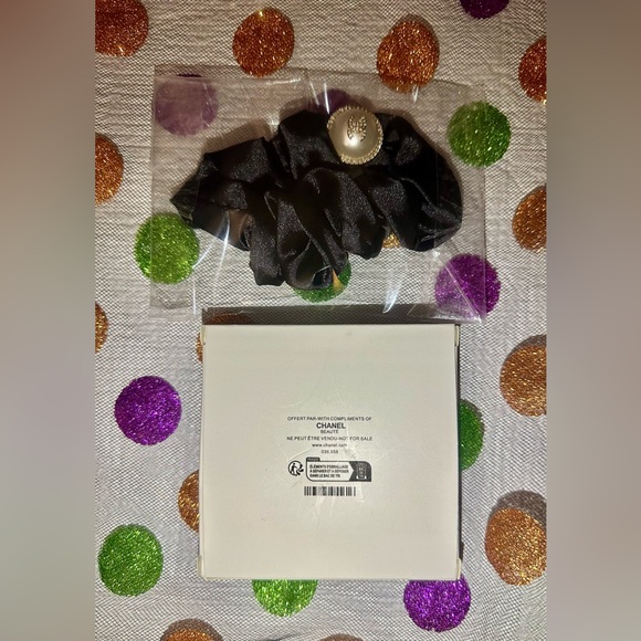 CHANEL Holiday Edition Black Hair Scrunchie with Pearl Detail NWB GWP - Picture 10 of 13